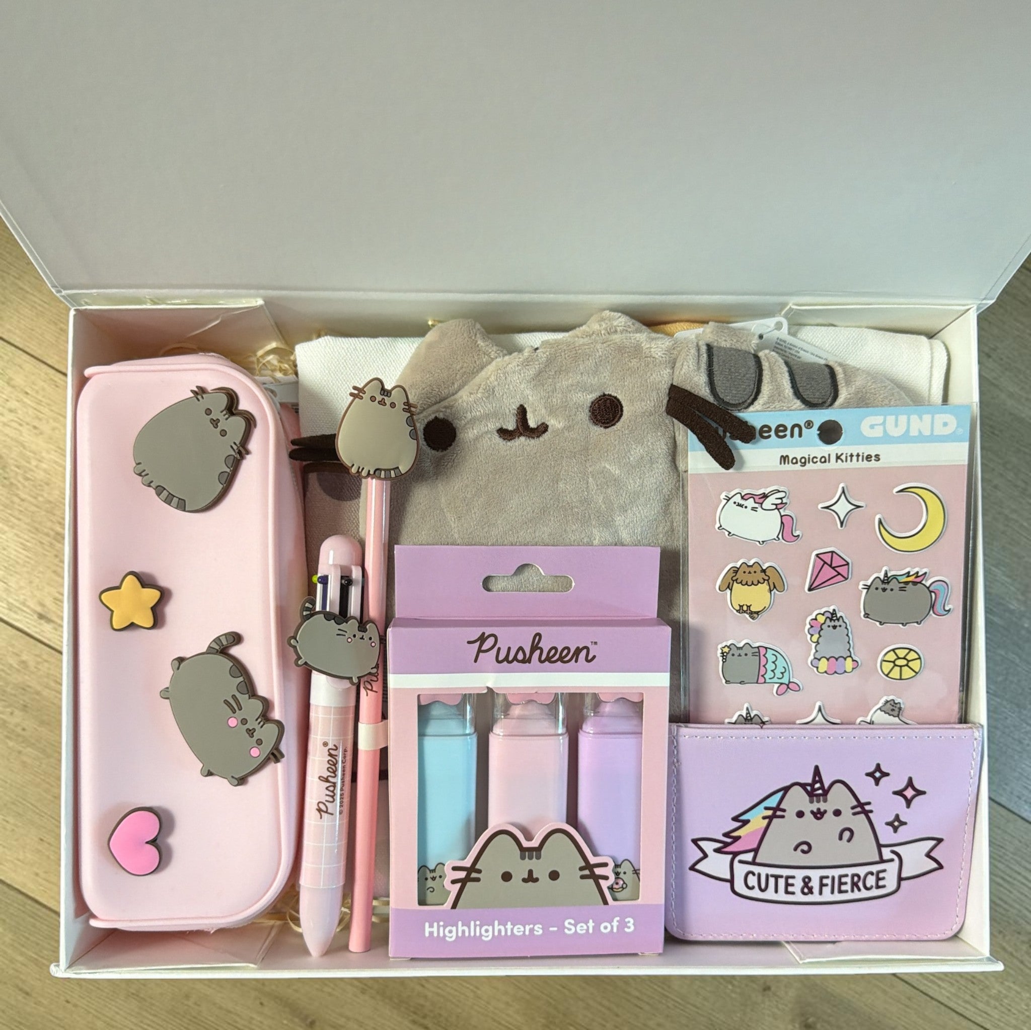 Pusheen Stationery Gift Box for her